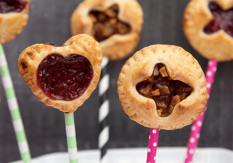 Mini-Pies gefüllt mit Marmelade und Äpfeln