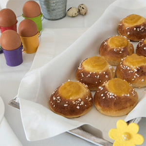 Hefegebäck gefüllt mit Apfel & Aprikose - perfekt für das Osterfrühstück