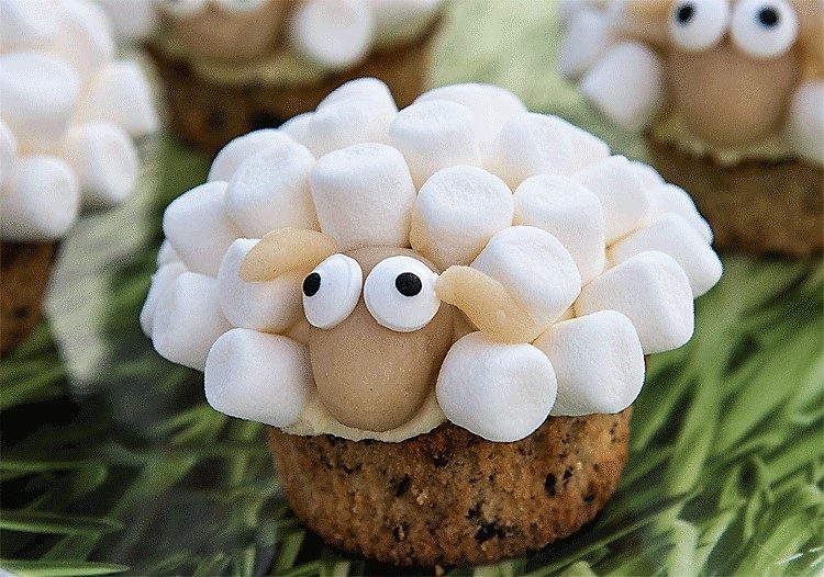 Süße Eierlikör-Cupcakes in Schaf-Optik