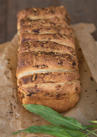 Wild garlic pull apart bread