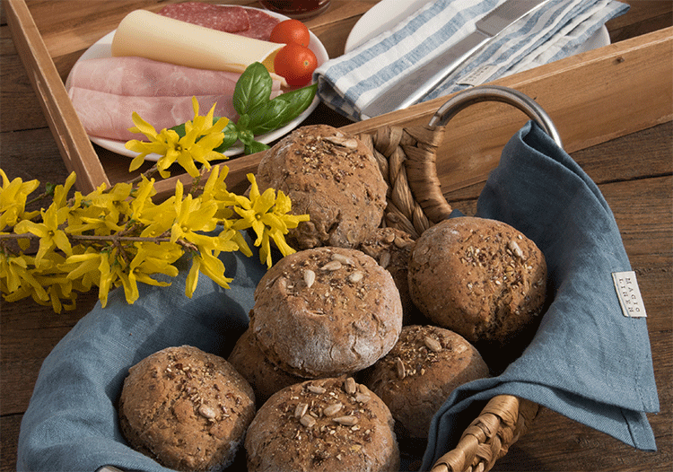 Mit Sonnenblumenkernen und verschiedenen Samen - knusprige Roggen-Dinkelbrötchen