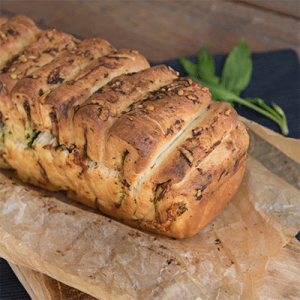 Zupfbrot mit frischen Bärlauch und Parmesan