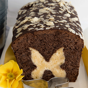 Schokoladenkuchen mit Eierlikör-Schmetterling