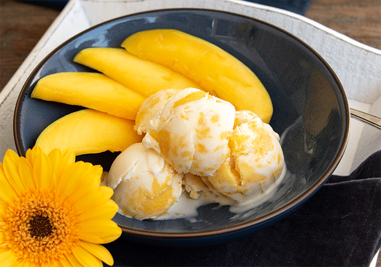 Crème fraîche Eis mit Mango | Küchenmomente