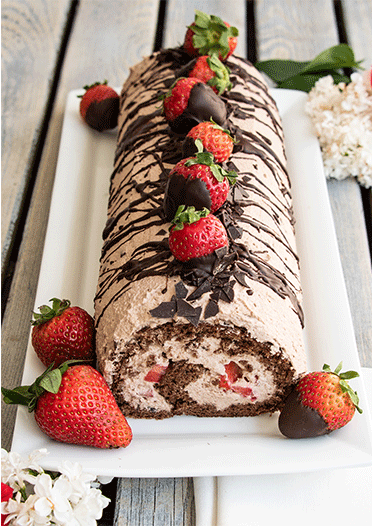 Schoko-Biskuitrolle mit Erdbeeren - Küchenmomente
