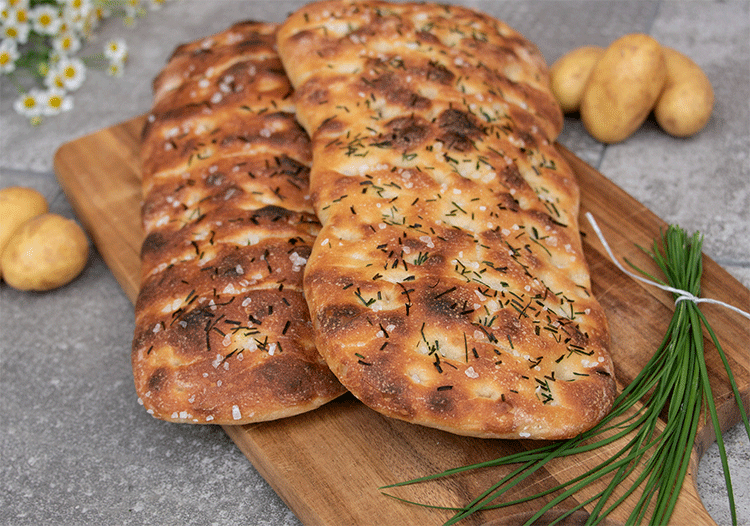 Kartoffelfladen mit Knoblauch-Schnittlauch und Meersalz - Küchenmomente