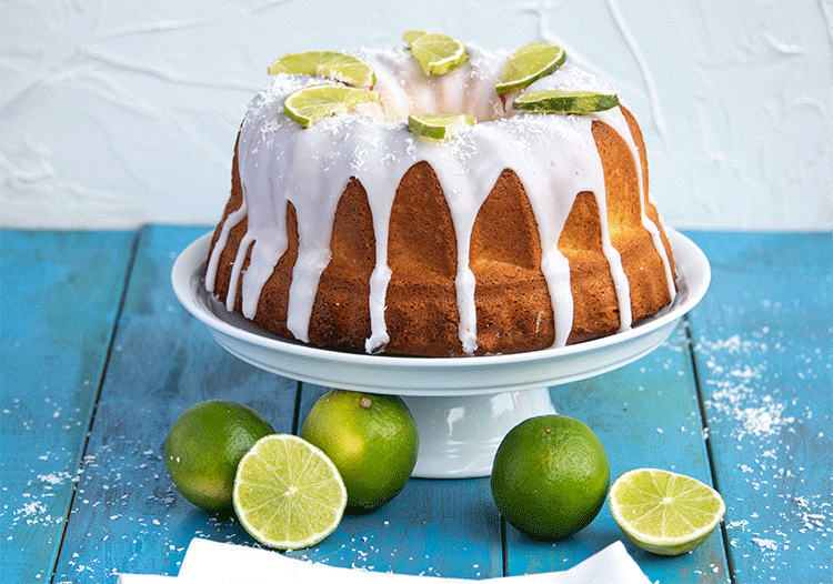 Sommerlicher Gugelhupf mit Limette und Kokoslikör