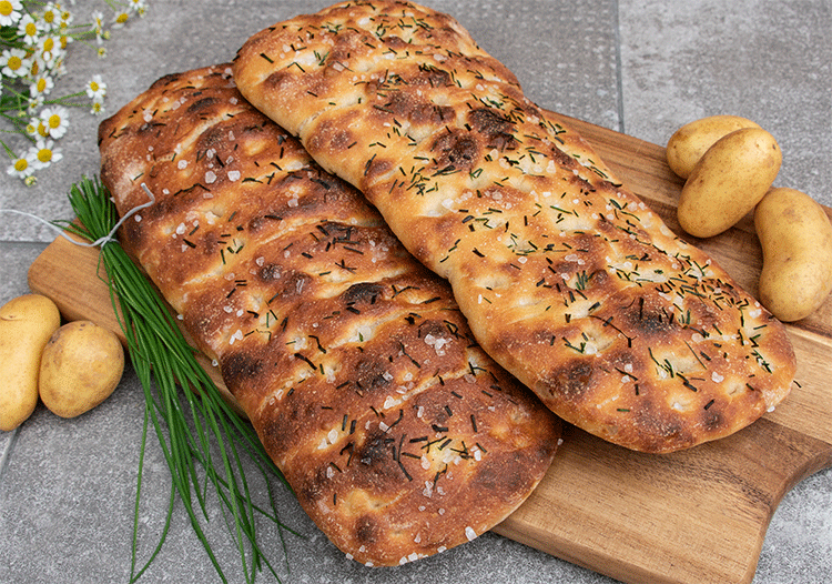 Kartoffelfladen mit Kräutern und Meersalz