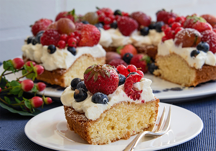 Beerenmix-Kuchen mit Mascarponecreme