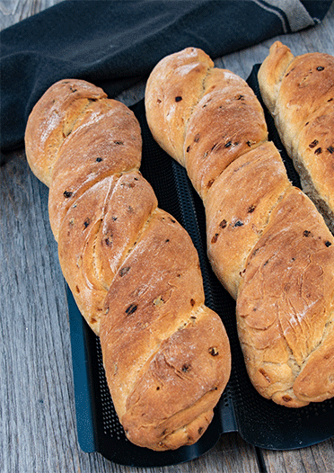 Stangenbrote mit Zwiebeln