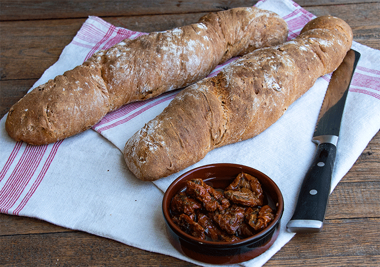 Rustikales Wurzelbrot aus Dinkel- und Roggenmehl