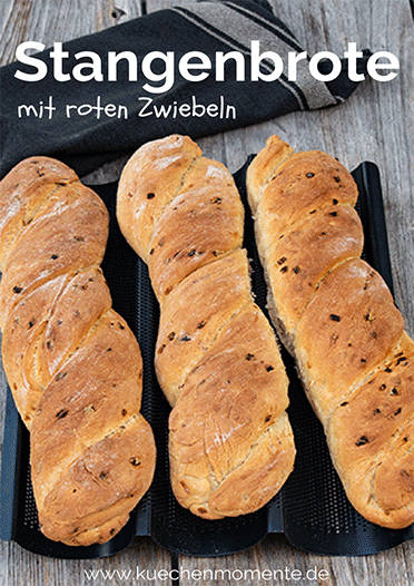 Stangenbrote mit roten Zwiebeln