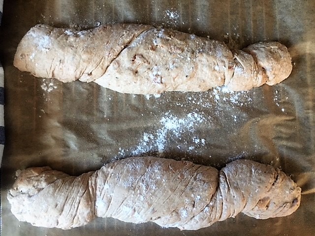 Wurzelbrote vor dem Backen