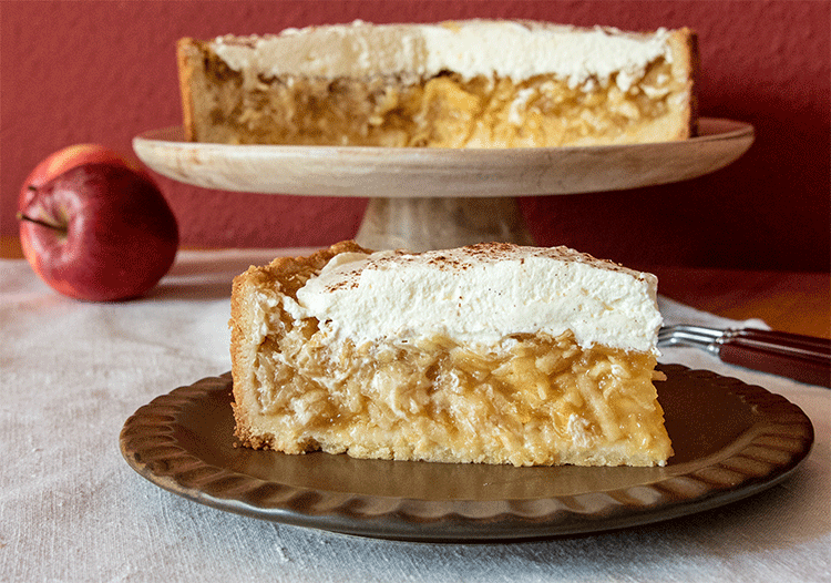 Anschnitt Apfeltorte mit Zimtobers