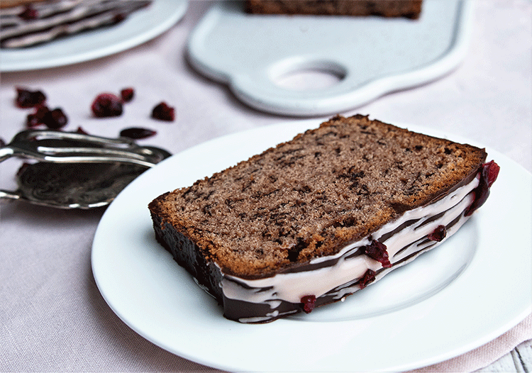 Anschnitt Roweinkuchen mit schwedischem Glühwein