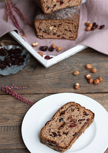 Vollkorn-Früchtebrot mit Cranberry, Zimt und Nuss