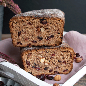 Früchtebrot aus Vollkornmehl mit Zimt, Cranberries und Nüssen