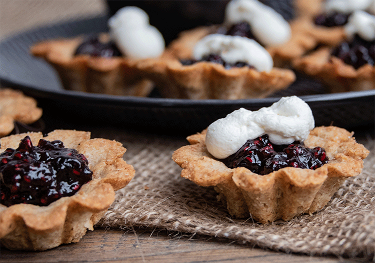 Schwedische Mandelmuscheln mit Glöggbeeren