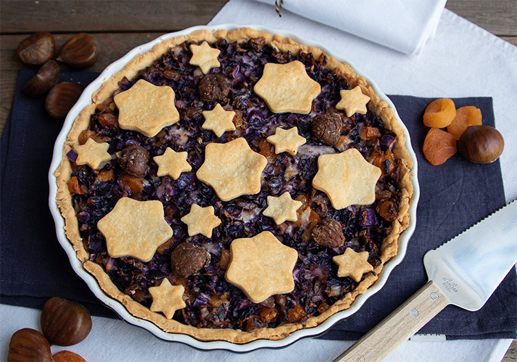 Rotkohl-Quiche mit Maronen und getrockneten Aprikosen