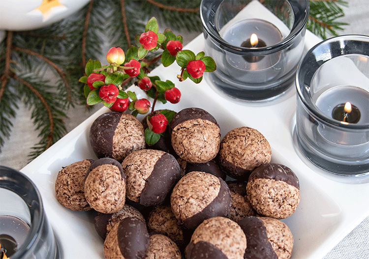Kleine Schoko-Nuss-Kugeln mit feiner Rum-Note