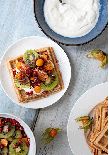 Waffeln mit Mascapone-Joghurt und Früchten