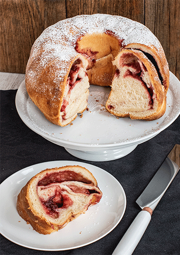 Fluffiger Hefeteigkuchen lecker gefüllt