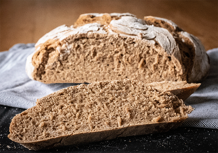 Anschnitt Roggenmischbrot mit Sauerteig