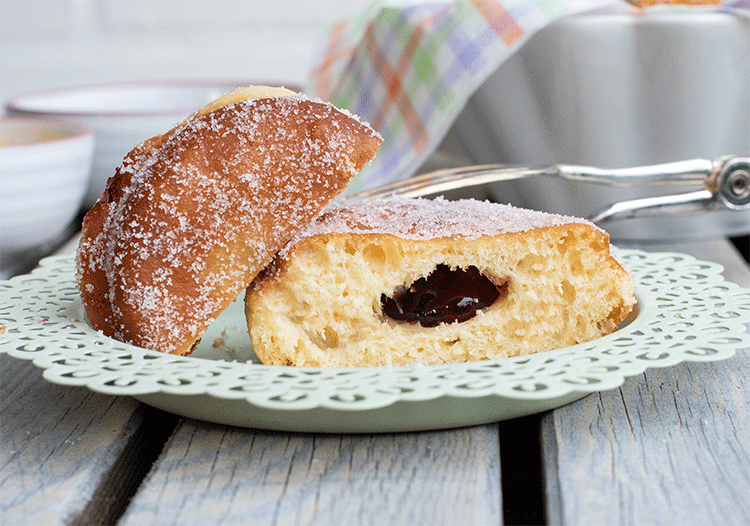 Klassische Krapfen Anschnitt