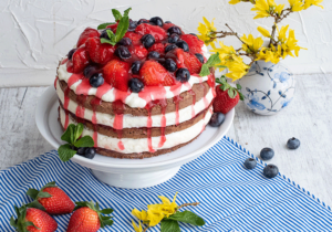 Schokolade Beeren Torte mit Eierlikör