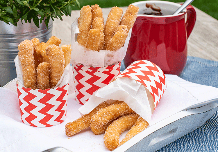 Warme, knusprige Churros mit Schokoladen-Dip