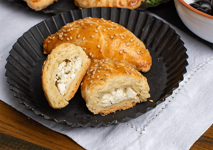Tiropitakia Kourou (Griechische Schafskäse-Teigtaschen) - Küchenmomente