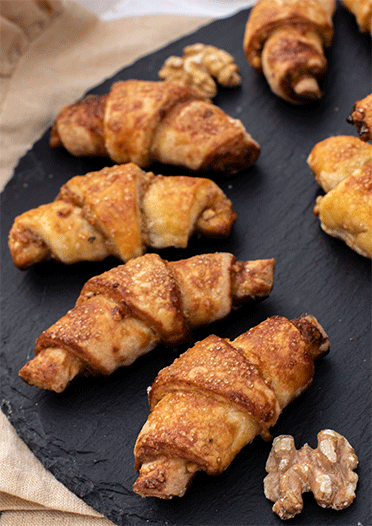 Rugelach mit Aprikosen-Nuss-Füllung - Küchenmomente