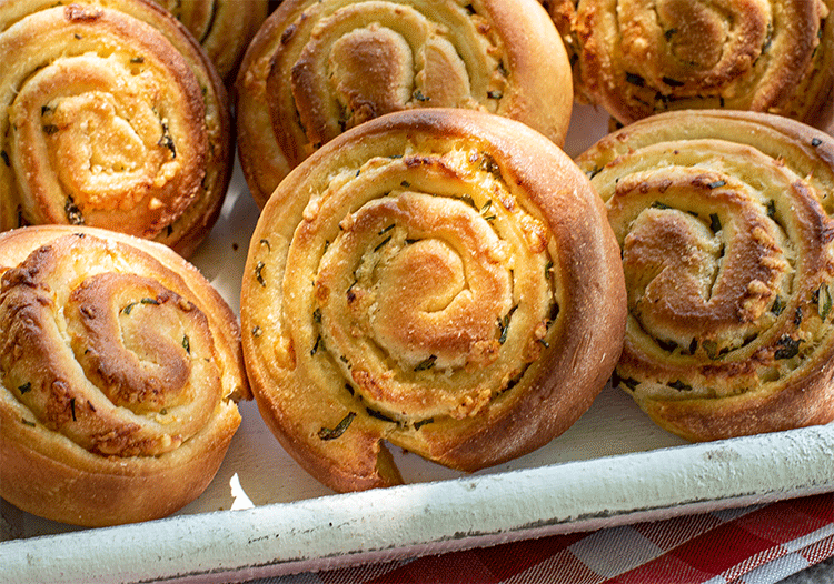 Kräuterbutter-Käse-Schnecken - Küchenmomente