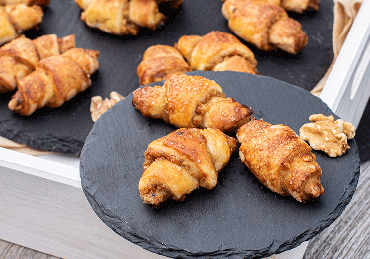 Rugelach mit Aprikosen-Nuss-Füllung - Küchenmomente