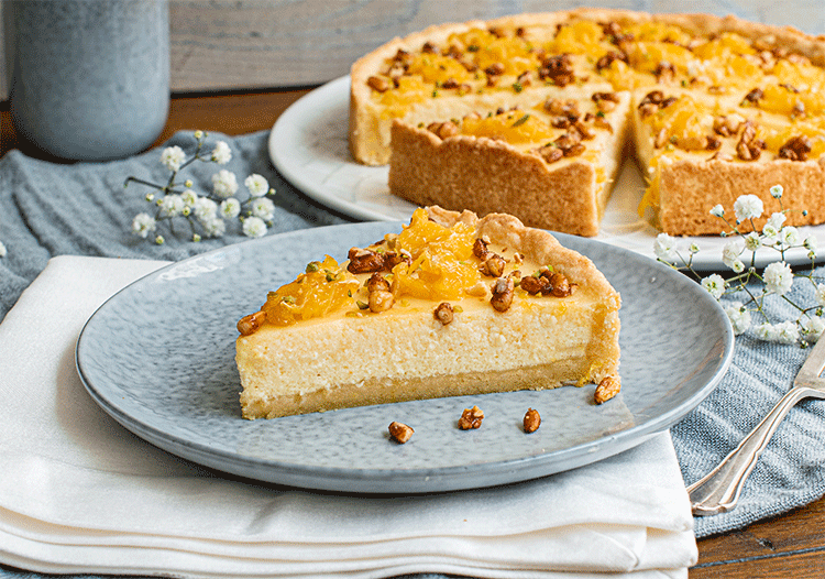 Ricotta-Kuchen mit karamellisierten Pinienkernen und Orangen ...