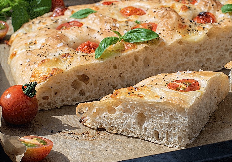 Focaccia mit Tomaten und Mozzarella - Küchenmomente