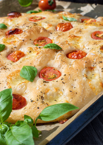 Focaccia mit Tomate und Mozarella