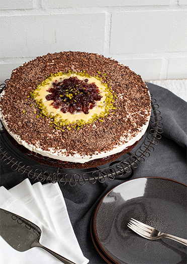 Einfache Schoko-Nuss-Torte mit Preiselbeeren (ohne Mehl) - Küchenmomente