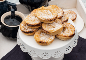 Kleine Käsekuchen in Blätterteig 