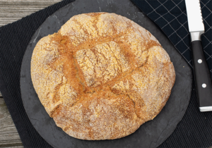 Maisbrot ohne Hefe mit Sauerteig