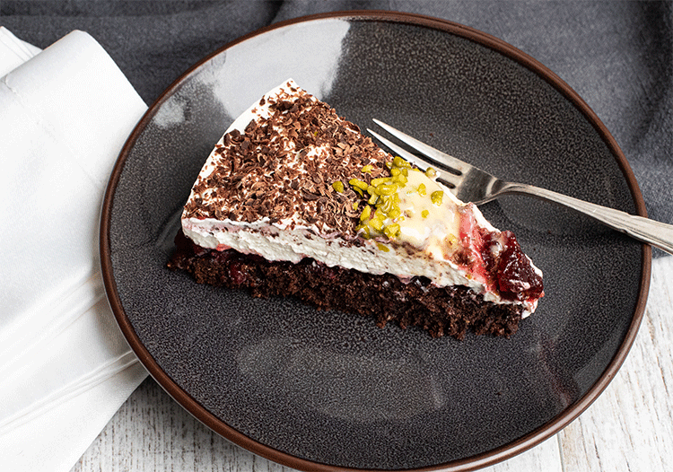 Einfache Schoko-Nuss-Torte mit Preiselbeeren (ohne Mehl) - Küchenmomente