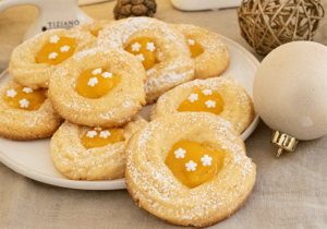 Feine Mandelkringel mit Orangencurd zu Weihnachten