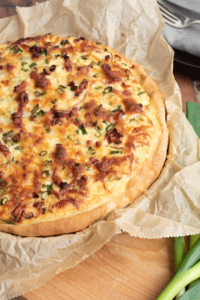 Pikante Quiche mit Kartoffeln, Apfel, Speck und Käse