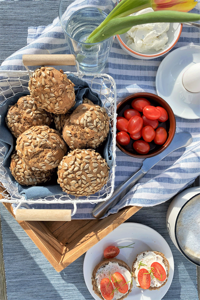 Dinkel-Roggen-Brötchen mit Sonnenblumenkernen - Küchenmomente