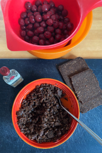 Pumpernickel für Quarkspeise