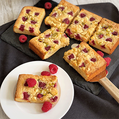 Blondies mit Himbeeren