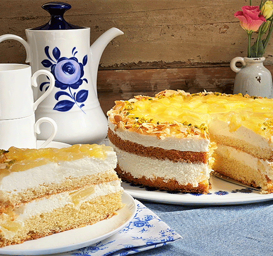 Ananas-Torte mit Mascarpone-Creme im Anschnitt