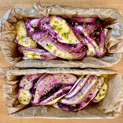 Babka mit Beeren ungebacken