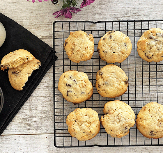 Cookies mit crunchy Bananenchips und Schokoladenstücken