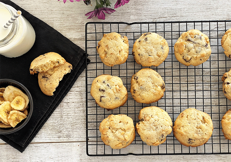 Cookies mit crunchy Bananenchips und Schokoladenstücken